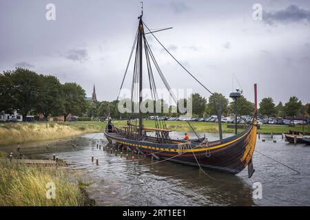 Wikingerschiff im Roskilde Harbour Museum, Dänemark Stockfoto