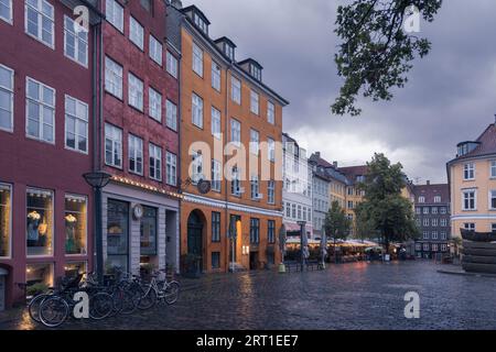 Schöner Grabrodretorv Platz in Kopenhagen bei Blue Hour, Dänemark Stockfoto