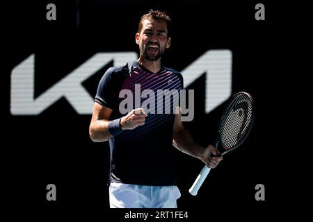 MELBOURNE, AUSTRALIEN, 24. JANUAR: Marin Cilic von Kroatien während seines Verlusts gegen Felix Auger-Aliassime von Kanada am 8. Tag der Australian Open at 2022 Stockfoto