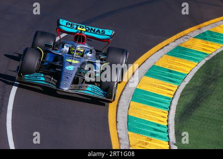 MELBOURNE, AUSTRALIEN, 8. APRIL: Lewis Hamilton aus Großbritannien fährt die Nummer 44 Mercedes AMG Petronas F1 Team W13 während des Trainings beim Aust 2022 Stockfoto