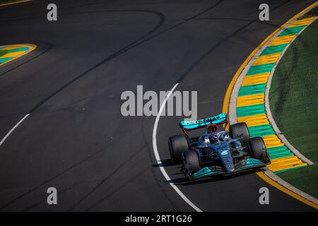 MELBOURNE, AUSTRALIEN, 8. APRIL: George Russell aus Großbritannien fährt die Nummer 63 Mercedes AMG Petronas F1 Team W13 während des Trainings auf der 2022 Stockfoto