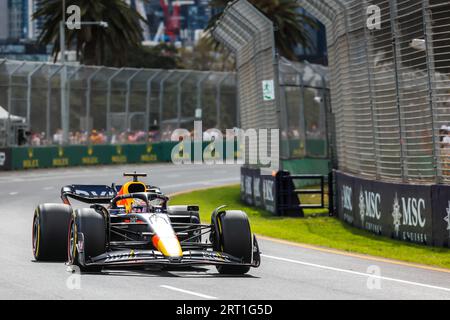 MELBOURNE, AUSTRALIEN, 9. APRIL: Max Verstappen fährt die Nummer 1 Oracle Red Bull Racing RB18 während des Trainings beim Großen Preis von Australien 2022 Stockfoto