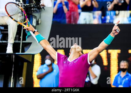 MELBOURNE, AUSTRALIEN, JANUAR 25: Rafael Nadal aus Spanien besiegt Denis Shapovalov aus Kanada am 9. Tag der Australian Open 2022 im Melbourne Park am Stockfoto