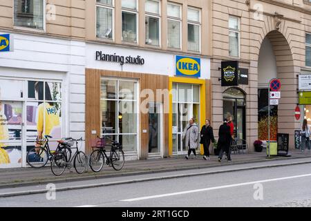 Kopenhagen, Dänemark, 16. Oktober 2022: Store Front of the IKEA Planning Studio on Vesterbrogade Stockfoto