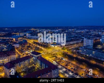 Verkehrskreuz Pirnaischer Platz, früher auch Pirnaisches Tor genannt. Seit dem Füllen des Fußgängertunnels ist der Verkehr komplett über Stockfoto