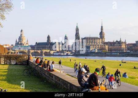 Am Elbufer in Neustadt Blick auf Dresdens Altstadt Stockfoto