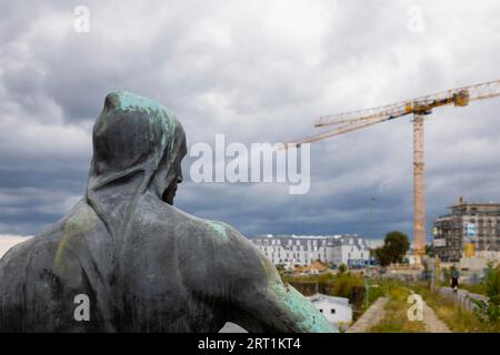 2008 entstand die überlebensgroße Bronzeskulptur Loadbearer, die Constantin Meunier 1901 schuf und die in einem touristischen Garten zwischen dem stand Stockfoto