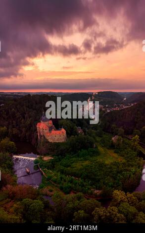 Schloss Kriebstein ist eine Burg, die im 14. Jahrhundert in der gleichnamigen Gemeinde Kriebstein nahe der sächsischen Stadt Waldheim gegründet wurde Stockfoto