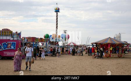 Blick auf die Messe beim St. Annes Kite Festival, Lytham St Annes, Lancashire, Vereinigtes Königreich, Europa am Sonntag, September 2023 Stockfoto