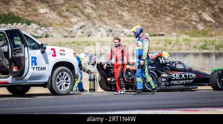 September 2023 Monterey, CA, USA A. J. Foyt Enterprises Fahrer Santino Ferrucci (14) aus den Vereinigten Staaten hört auf zu fahren, nachdem er während des Grand Prix von Monterey IndyCar Training 2 auf dem WeatherTech Raceway Laguna Seca Monterey, CA Thurman James/CSM Motorprobleme hatte Stockfoto