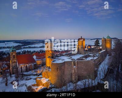 Schloss und Stadt Stolpen an einem Winterabend Stockfoto