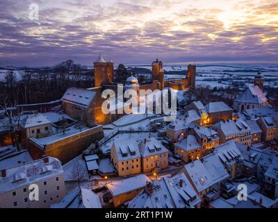 Schloss und Stadt Stolpen an einem Winterabend Stockfoto