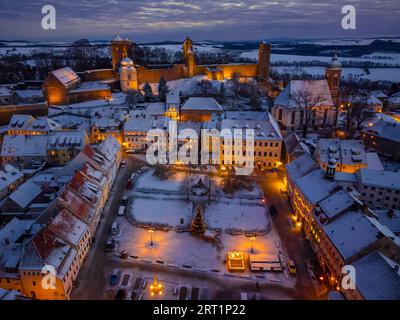 Schloss und Stadt Stolpen an einem Winterabend Stockfoto