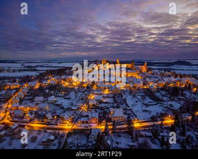 Schloss und Stadt Stolpen an einem Winterabend Stockfoto