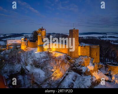 Schloss und Stadt Stolpen an einem Winterabend Stockfoto