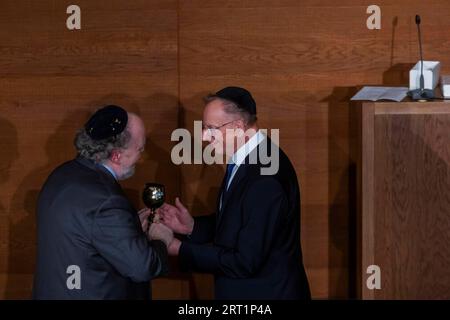 Zeremonie zum 20. Jahrestag der Weihe der Neuen Synagoge Dresden Michael Hurshell und Hauptredner Herbert Wagner, Dresdens ehemaliger Bürgermeister Stockfoto