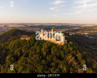 Die Wartburg ist eine Burg in Thüringen, oberhalb der Stadt Eisenach am nordwestlichen Ende des Thüringer Waldes, 411 m über Meer Stockfoto