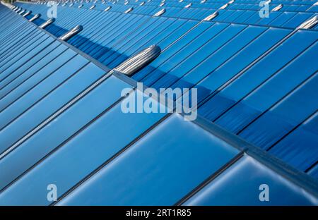 Riesiges solarthermisches Kraftwerk für Fernwärme in Ludwigsburg, Baden-Württemberg, Deutschland Stockfoto