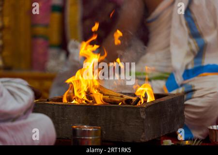 Kamin bei einem Hindu Taufe Stockfoto