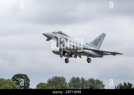 Qatari Emiri Air Force - Eurofighter Typhoon, Ankunft in RAF Fairford, um im Royal International Air Tattoo 2023 zu parken. Stockfoto