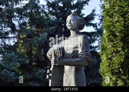 Kaliningrad, Russland, 30. september 2020: Denkmal für Peter den Großen, Kaiser von Russland, auf der Insel Kant in der Nähe der Kathedrale Stockfoto