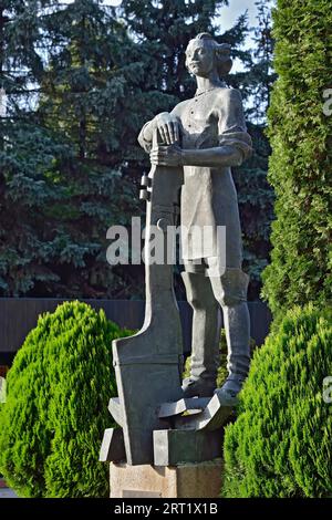 Kaliningrad, Russland, 30. september 2020: Denkmal für Peter den Großen, Kaiser von Russland, auf der Insel Kant in der Nähe der Kathedrale Stockfoto