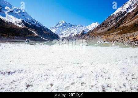 Der Hooker Glacial Lake am Ende der Hooker Valley Track Wanderung am Mt Cook in Neuseeland Stockfoto