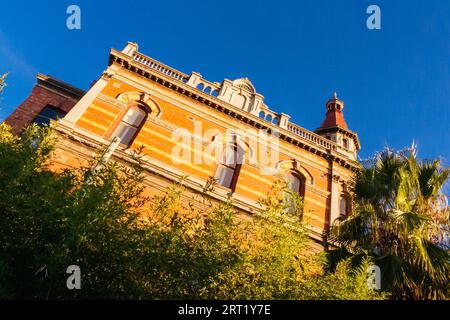 Melbourne, Australien, 12. Juni 2020: Die berühmte und beliebte Einkaufsstraße Brunswick Street in Fitzroy, Victoria, Australien Stockfoto