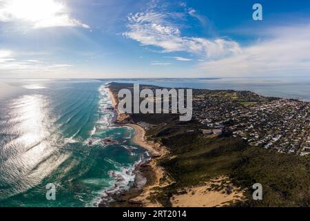 Eine Luftaufnahme der Mornington Peninsula in Richtung Point Nepean und Port Phillip Bay in Victoria, Australien Stockfoto