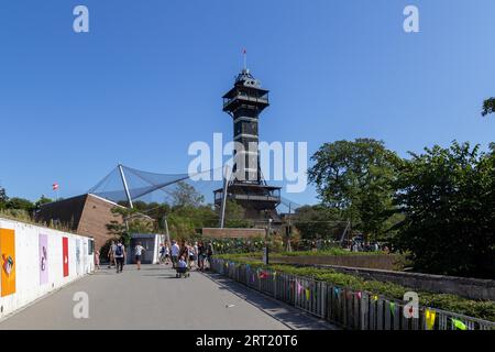 Kopenhagen, Dänemark, 25. August 2019: Der Aussichtsturm des Zoos in Kopenhagen Stockfoto