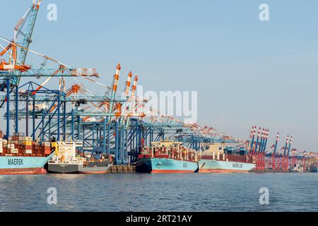 Bremerhaven, Geramny, 15. September 2020: Zwei Maersk-Containerschiffe am EUROGATE-Containerterminal Stockfoto