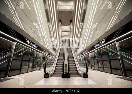 Kopenhagen, Dänemark, 13. Oktober 2019: Innenansicht der neuen U-Bahn-Station Trianglen an der City Circle Line Stockfoto