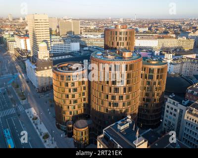 Kopenhagen, Dänemark, 17. April 2020: Drone View of the Modern Axel Towers, entworfen von den Architekten Lundgaard und Tranberg Stockfoto