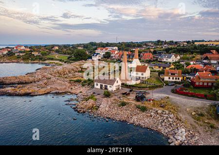 Bornholm, Dänemark, 9. August 2020: Drohnenansicht von Räuchereien im Dorf Sandvig Stockfoto