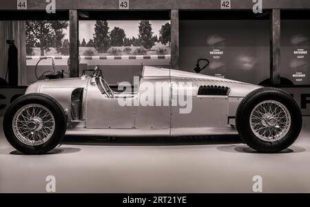 Das August Horch Museum ist ein Automobilmuseum in Zwickau, das 1988 eröffnet wurde. Auf der 6500 m2 großen Ausstellungsfläche sind rund 160 Automobile und A ausgestellt Stockfoto