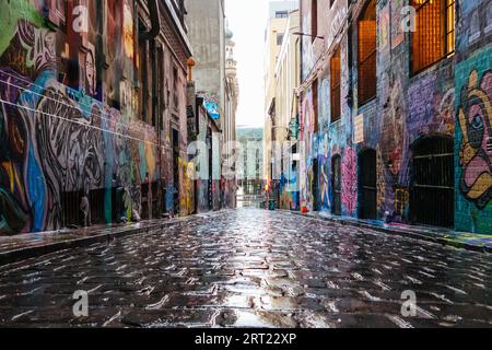 Melbourne, Australien, 22. August 2020: Die ikonische Hosier Lane im zentralen Geschäftsviertel von Melbourne ist während der Coronavirus-Pandemie ruhig und verlassen. Melbourne ist Stockfoto