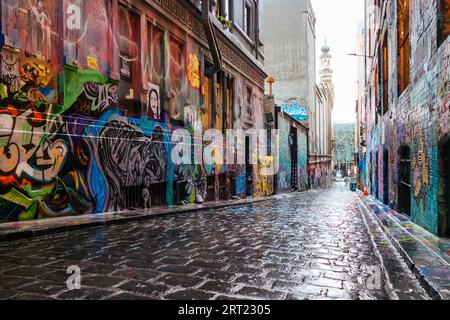 Melbourne, Australien, 22. August 2020: Die ikonische Hosier Lane im zentralen Geschäftsviertel von Melbourne ist während der Coronavirus-Pandemie ruhig und verlassen. Melbourne ist Stockfoto