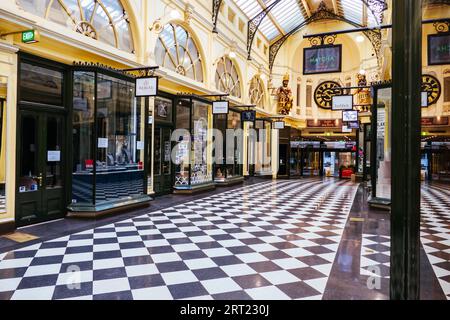 MELBOURNE, AUSTRALIEN, 22. AUGUST 2020: Die einst beliebte Royal Arcade Mall im zentralen Geschäftsviertel von Melbourne ist während der Coronavirus-Pandemie ruhig und verlassen. Stockfoto