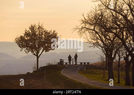 Vom Aussichtspunkt auf der Rockauer Höhe, bekannt als Sächsischer Hiefel, blicken Sie über Dresden bis zum Osterzgebirge Stockfoto