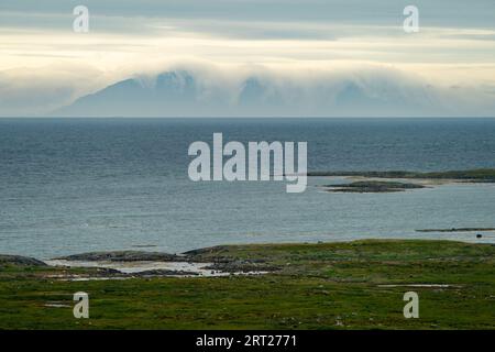 Blick von Leka auf die Insel Vega, Norwegen Stockfoto