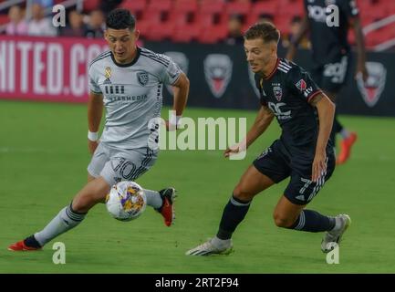 WASHINGTON, DC, USA - 09. SEPTEMBER 2023: D.C. United Stürmer Pedro Santos (7) verteidigt gegen San Jose Earthquakes Stürmer Jefferson Savarino (10) während eines MLS-Spiels zwischen DC United und San Jose Earthquakes am 9. September 2023 auf Audi Field in Washington, DC. (Foto: Tony Quinn-Alamy Live News) Stockfoto