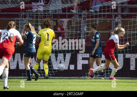 UTRECHT - Judith Roosjen vom FC Utrecht nach dem 3-2 während des niederländischen Eredivisie-Spiels zwischen dem FC Utrecht und Feyenoord im Galgenwaard-Stadion am 10. September 2023 in Utrecht, Niederlande. ANP OLAF KRAAK Stockfoto