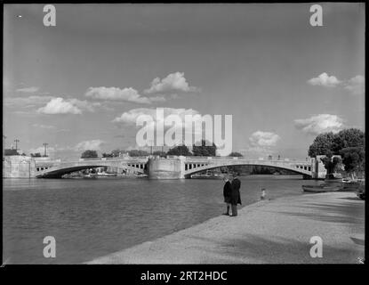 Caversham Bridge, Caversham, Reading, 1945-1960. Blick auf die Brücke von Westen. Stockfoto