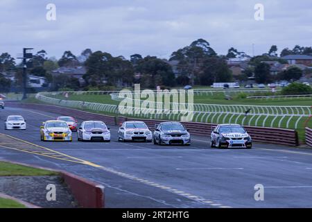 Melbourne, Australien. September 2023. Start des 3. Rennens der Kumho V8 Touring Car Series bei der Shannon's Speedseries Motorsport Championship in Runde 6 auf dem Sandown International Raceway. Quelle: Santanu Banik/Alamy Live News Stockfoto