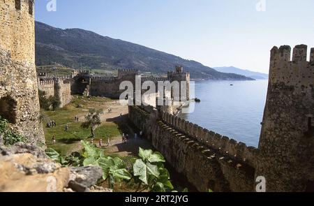 Mamure Castle, vermutlich im 14. Jahrhundert auf römischen Fundamenten erbaut, war zum Schutz vor Piraten konzipiert und war während der Kreuzzüge, Anamur, Türkei, 2019 wichtig. Stockfoto