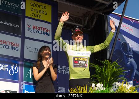 Tour durch Großbritannien mit dem Radweg 5 in Felixstowe 2023. Jumbo Visma-Fahrer Olav Kooij beendet die Bühne und führt die Punktetabelle an. Stockfoto