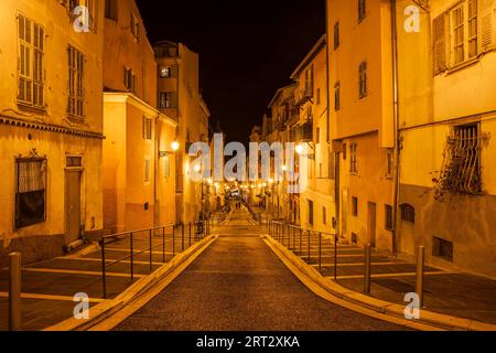 Frankreich, schöne Stadt, Rossetti Straße in der Altstadt (Vieille Ville) bei Nacht Stockfoto