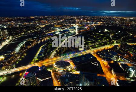 Nachtzeit kurz vor Sonnenaufgang über Melbourne CBD in Victoria, Australien Stockfoto