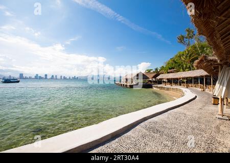 Der Blick in Richtung Nha Trang vom Con SE Tre Tourist Village in der Nha Trang Bay in Vietnam Stockfoto