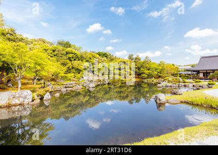 Tenryu-JI-Garten an einem warmen Frühlingstag in Arashiyama, Kyoto, Japan Stockfoto